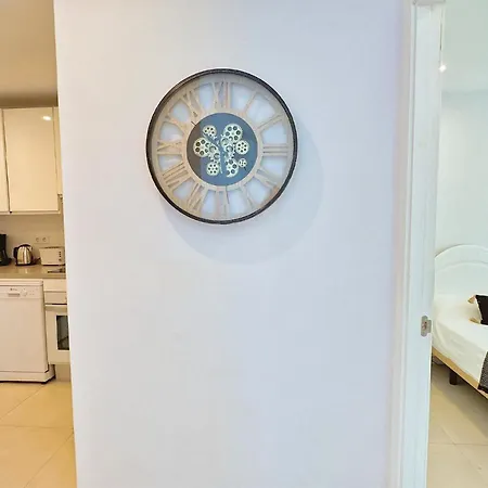 Diana 905. Superb South-facing One-bedroom With Amazing Sea Views.