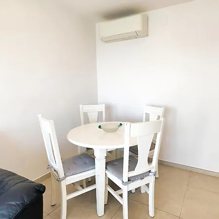 Diana 905. Superb South-facing One-bedroom With Amazing Sea Views. Διαμέρισμα Μαρμπέλλα