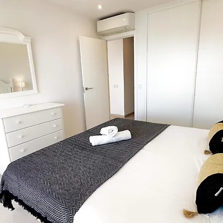 Diana 905. Superb South-facing One-bedroom With Amazing Sea Views. Διαμέρισμα