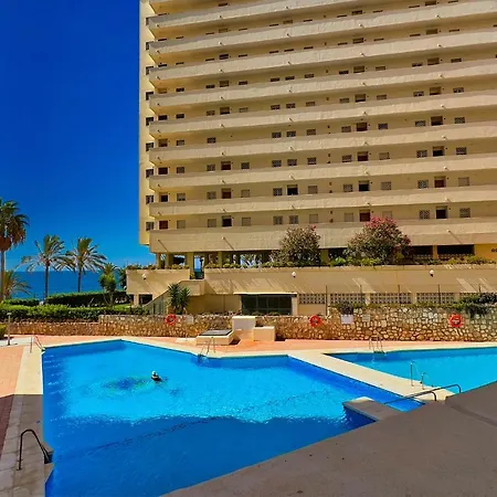 Апартаменты Diana 905. Superb South-facing One-bedroom With Amazing Sea Views.