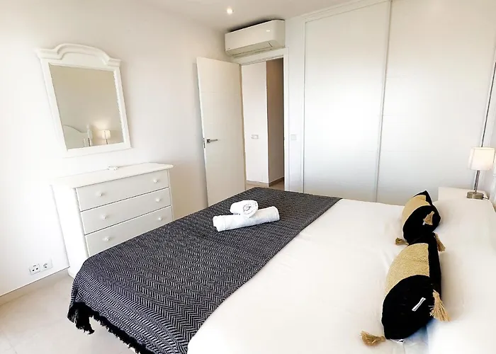 Diana 905. Superb South-facing One-bedroom With Amazing Sea Views. דירה
