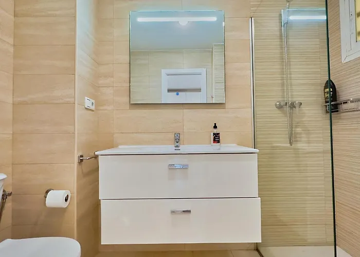 Diana 905. Superb South-facing One-bedroom With Amazing Sea Views. דירה *