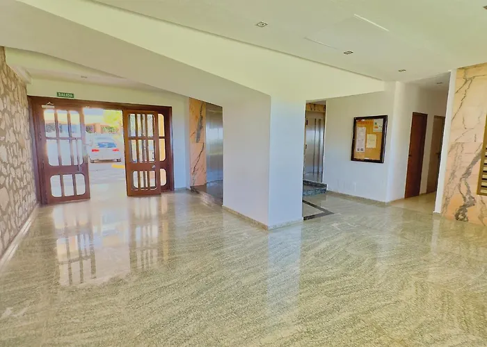 Diana 905. Superb South-facing One-bedroom With Amazing Sea Views. * מארבלה