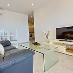 Appartamento Diana 905. Superb South-facing One-bedroom With Amazing Sea Views.