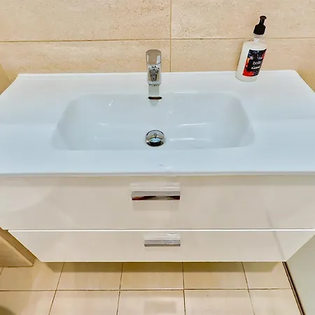 Diana 905. Superb South-facing One-bedroom With Amazing Sea Views. *