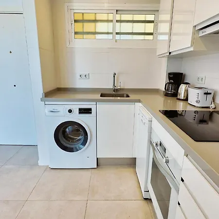 Diana 905. Superb South-facing One-bedroom With Amazing Sea Views. Daire